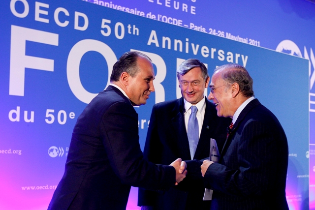 Forum ob 50-obletnici OECD - Predsednik Republike Slovenije, dr. Danilo Türk, Generalni sekretar OECD, Angel Gurría; Predsednik VZMD, mag. Kristjan Verbič